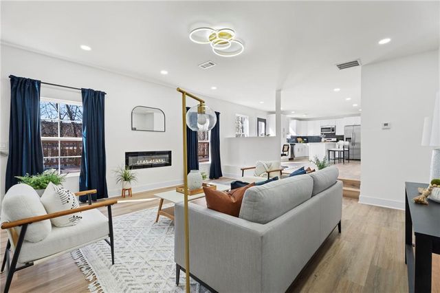 2462 Wrangler SW Drive, Atlanta, GA 30331