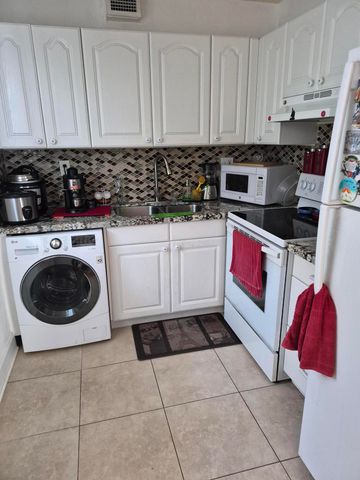 2286 Lake Osborne Drive 16, Lake Worth Beach, FL 33461