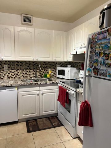 2286 Lake Osborne Drive 16, Lake Worth Beach, FL 33461