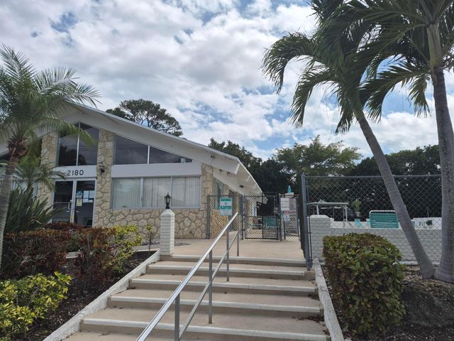 2286 Lake Osborne Drive 16, Lake Worth Beach, FL 33461