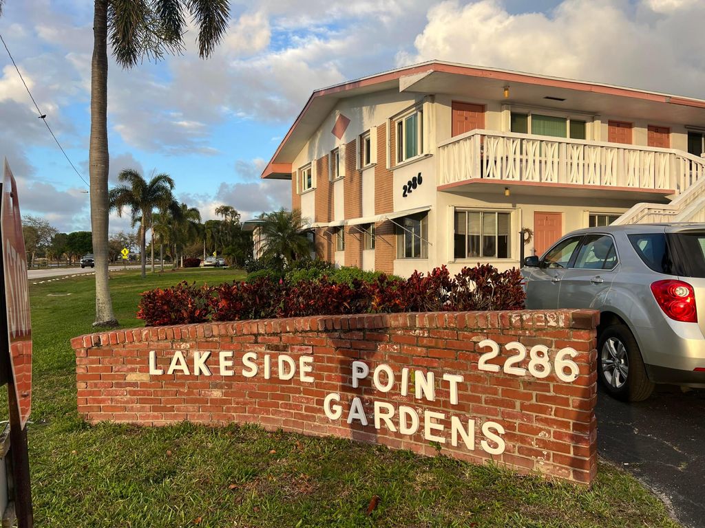 2286 Lake Osborne Drive 16, Lake Worth Beach, FL 33461