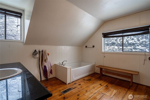 655 Swanson Gulch Rd, Manson, WA 98831