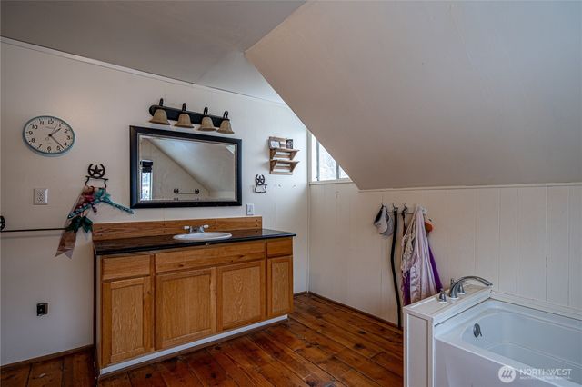 655 Swanson Gulch Rd, Manson, WA 98831