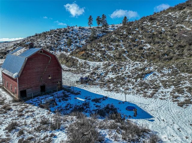 655 Swanson Gulch Rd, Manson, WA 98831