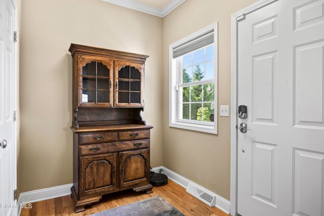 1 Milner Court, Albany, NY 12208