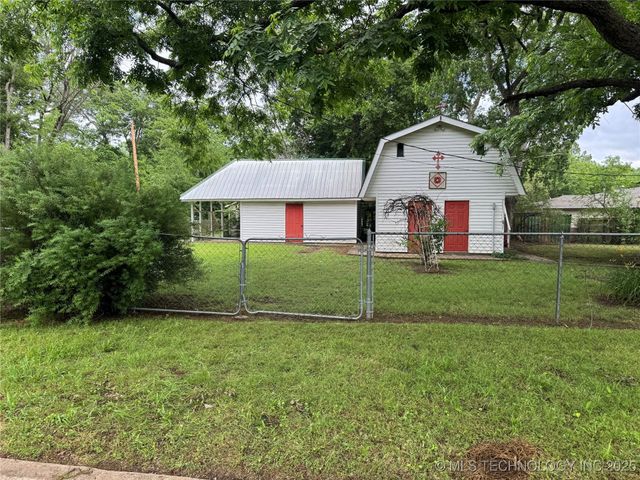 1524 W Maple Street W, Durant, OK 74701