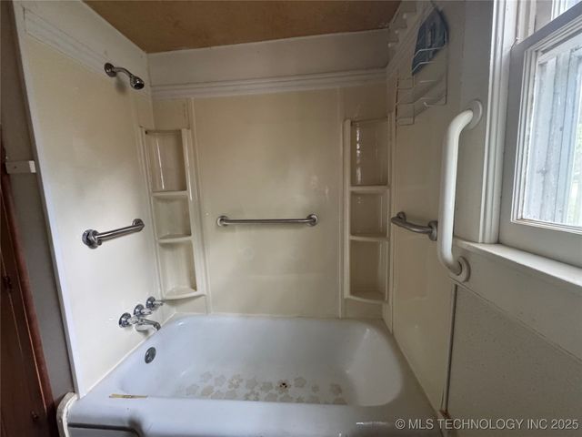 1524 W Maple Street W, Durant, OK 74701