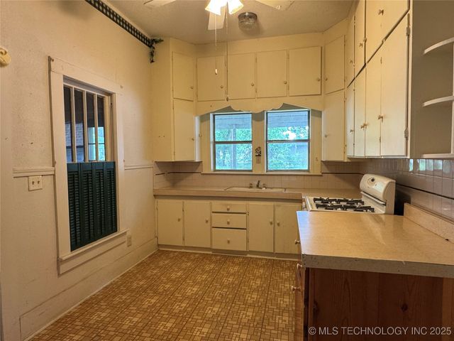 1524 W Maple Street W, Durant, OK 74701