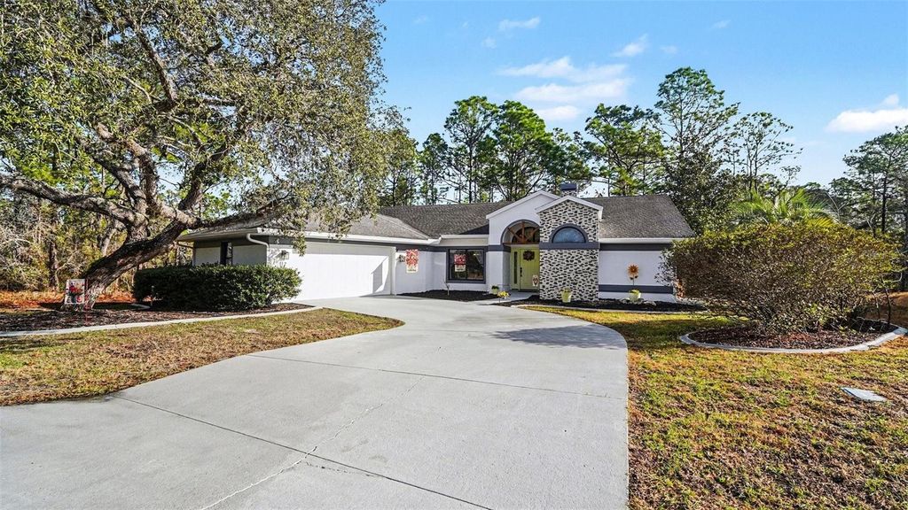 Image 1 of property listing at 17 LONGLEAF COURT, Homosassa, FL 34446