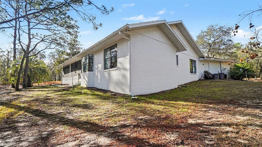 Image 28 of property listing at 17 LONGLEAF COURT, Homosassa, FL 34446