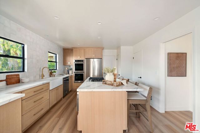 2967 Glendower Avenue, Los Angeles, CA 90027