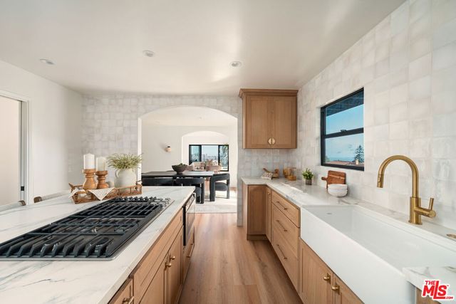 2967 Glendower Avenue, Los Angeles, CA 90027