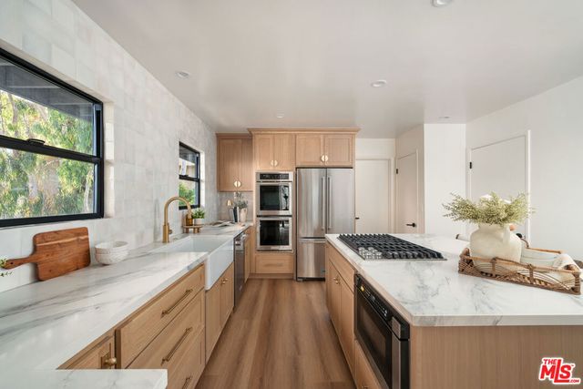 2967 Glendower Avenue, Los Angeles, CA 90027