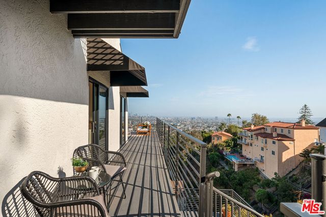 2967 Glendower Avenue, Los Angeles, CA 90027