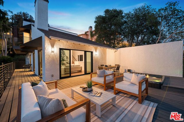 2967 Glendower Avenue, Los Angeles, CA 90027