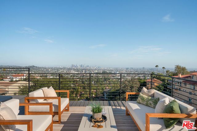 2967 Glendower Avenue, Los Angeles, CA 90027