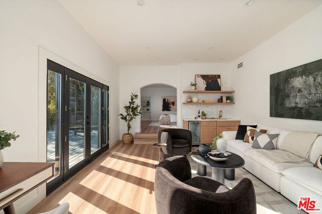 2967 Glendower Avenue, Los Angeles, CA 90027