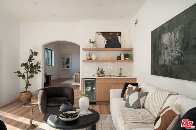 2967 Glendower Avenue, Los Angeles, CA 90027