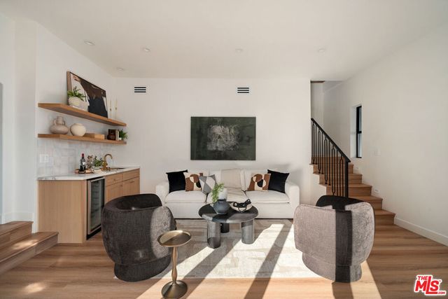 2967 Glendower Avenue, Los Angeles, CA 90027