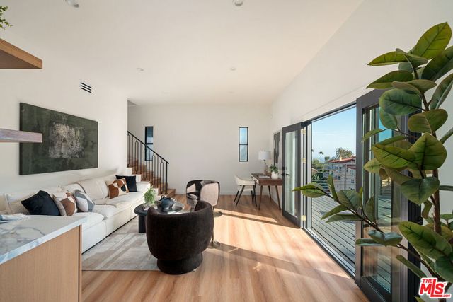 2967 Glendower Avenue, Los Angeles, CA 90027