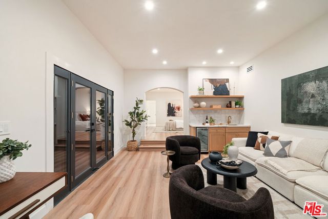 2967 Glendower Avenue, Los Angeles, CA 90027