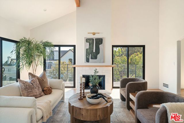 2967 Glendower Avenue, Los Angeles, CA 90027