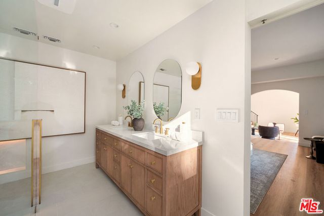 2967 Glendower Avenue, Los Angeles, CA 90027