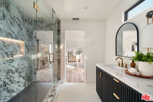 2967 Glendower Avenue, Los Angeles, CA 90027