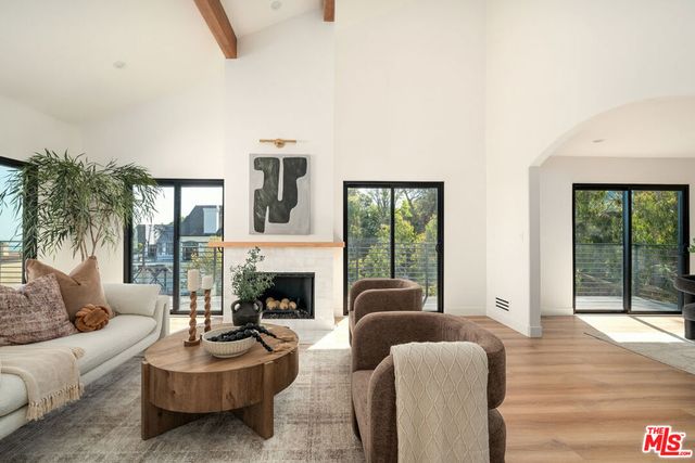 2967 Glendower Avenue, Los Angeles, CA 90027