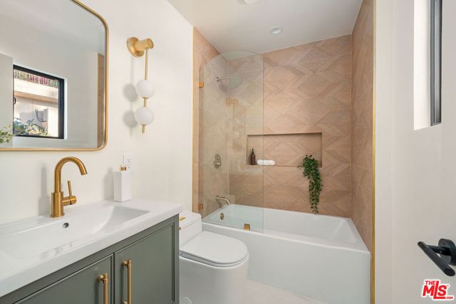 2967 Glendower Avenue, Los Angeles, CA 90027