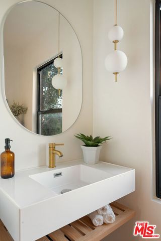 2967 Glendower Avenue, Los Angeles, CA 90027
