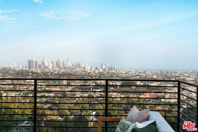2967 Glendower Avenue, Los Angeles, CA 90027
