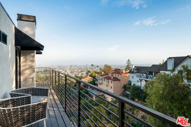 2967 Glendower Avenue, Los Angeles, CA 90027