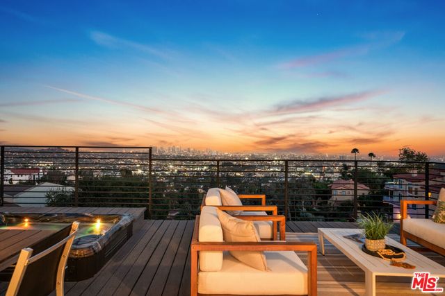 2967 Glendower Avenue, Los Angeles, CA 90027