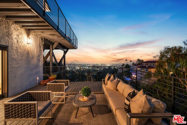 2967 Glendower Avenue, Los Angeles, CA 90027