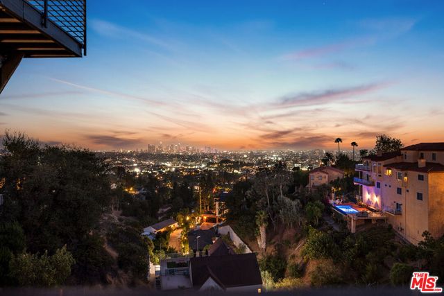 2967 Glendower Avenue, Los Angeles, CA 90027