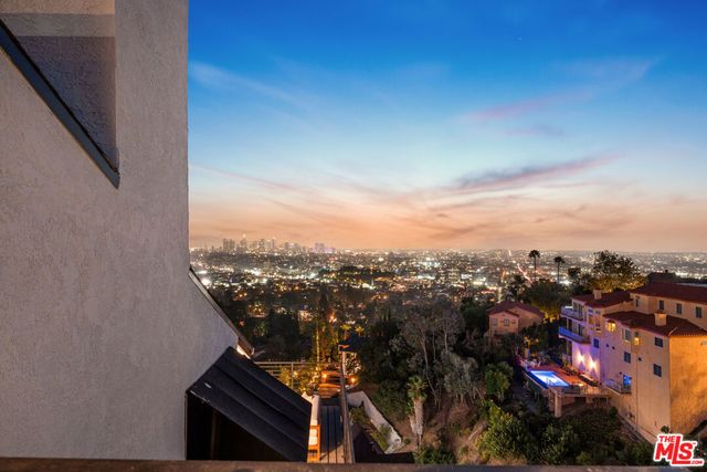 2967 Glendower Avenue, Los Angeles, CA 90027