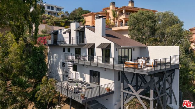 2967 Glendower Avenue, Los Angeles, CA 90027