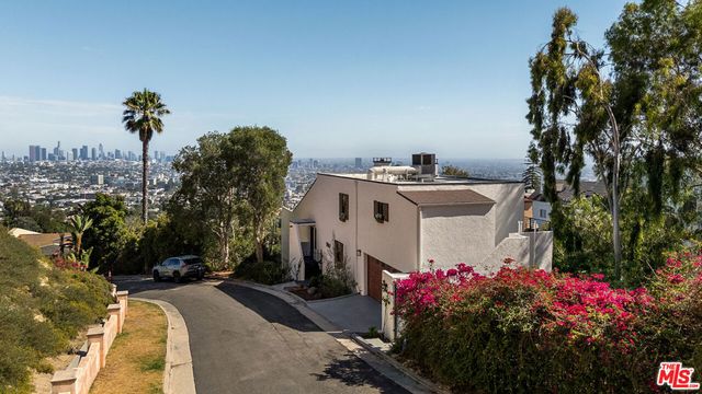 2967 Glendower Avenue, Los Angeles, CA 90027
