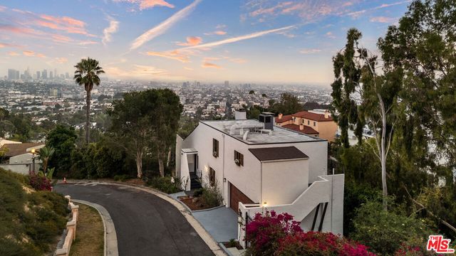 2967 Glendower Avenue, Los Angeles, CA 90027