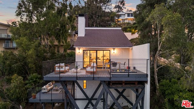 2967 Glendower Avenue, Los Angeles, CA 90027