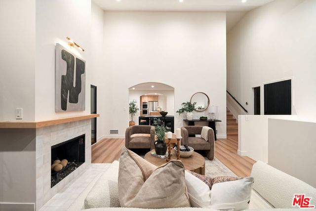 2967 Glendower Avenue, Los Angeles, CA 90027