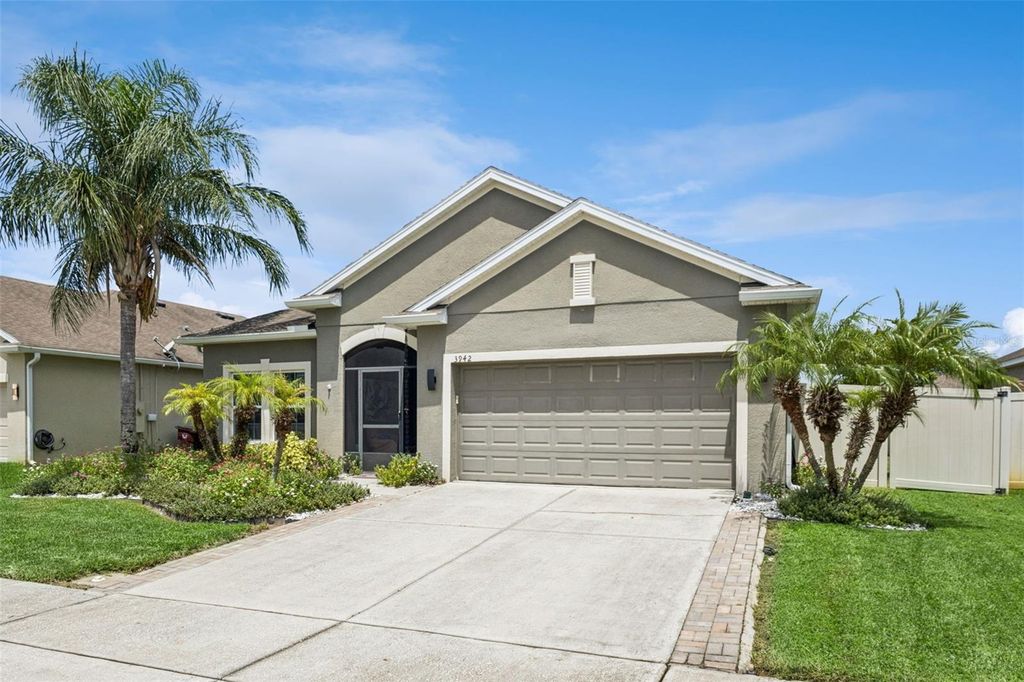 Image 3 of property listing at 3942 ETERNITY CIRCLE, St Cloud, FL 34772