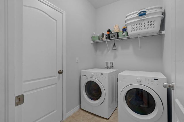 36154 LAGUNA HILLS CIRCLE, Zephyrhills, FL 33541