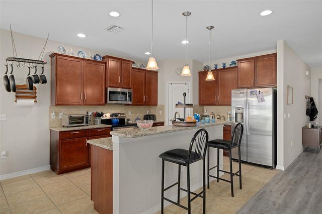 36154 LAGUNA HILLS CIRCLE, Zephyrhills, FL 33541