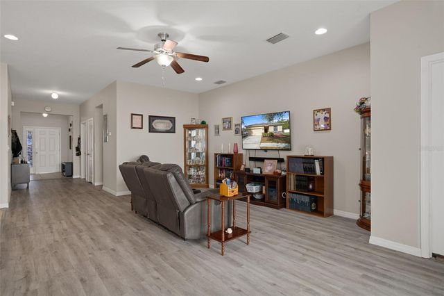 36154 LAGUNA HILLS CIRCLE, Zephyrhills, FL 33541