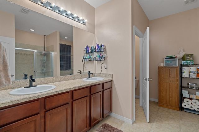 36154 LAGUNA HILLS CIRCLE, Zephyrhills, FL 33541