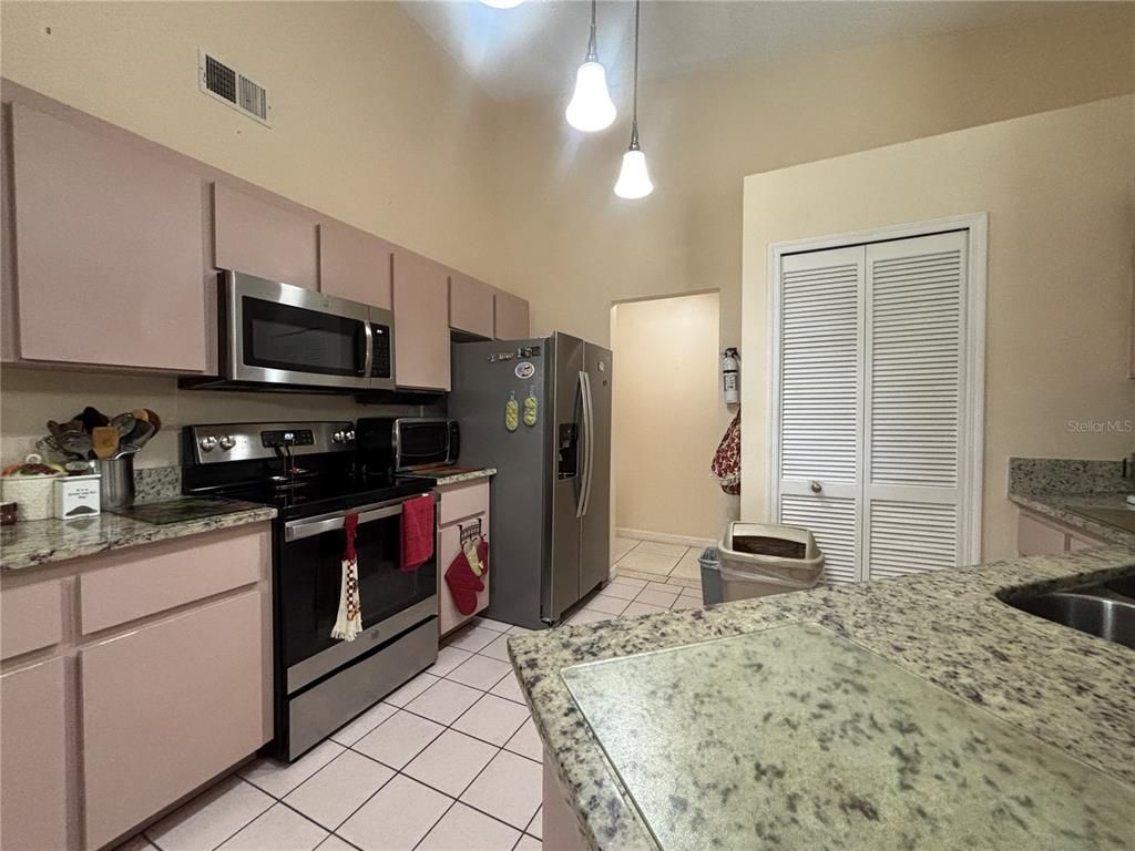 Image 16 of property listing at 3613 LATE MORNING CIRCLE, Kissimmee, FL 34744