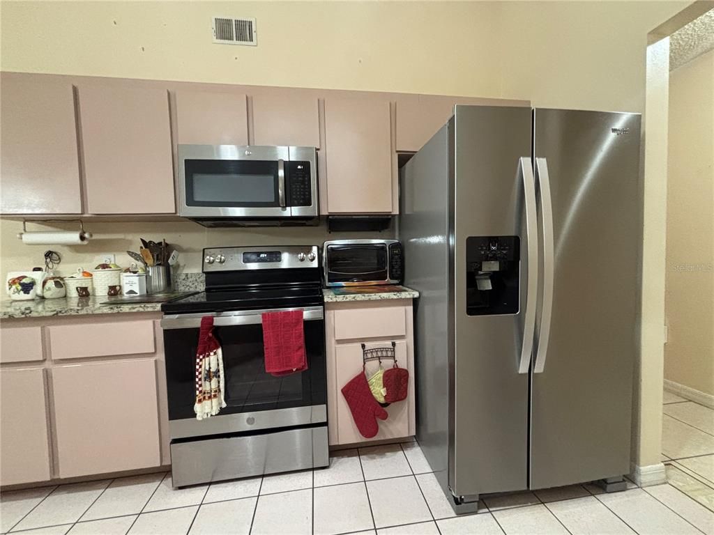 Image 4 of property listing at 3613 LATE MORNING CIRCLE, Kissimmee, FL 34744