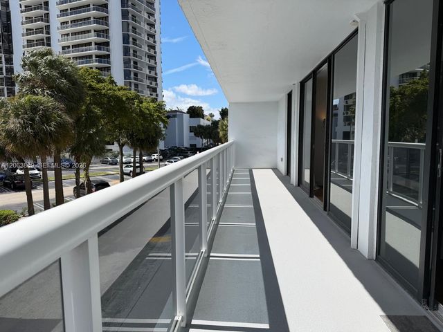 20505 E Country Club Drive 236, Aventura, FL 33180